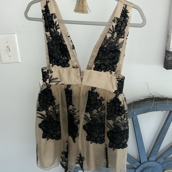 ⭐️NWOT Free People Sarah Embroidered Mini Dress⭐️ - Picture 5 of 9